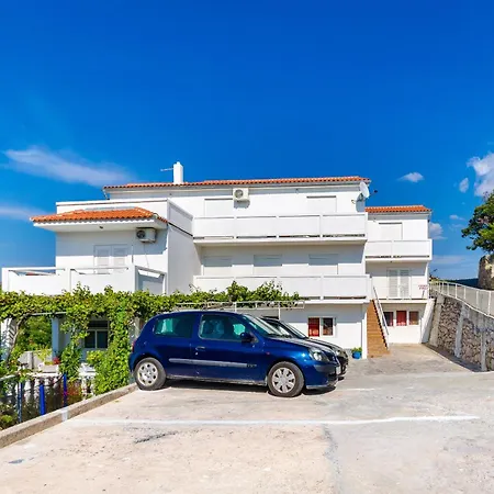 Pela Apartment