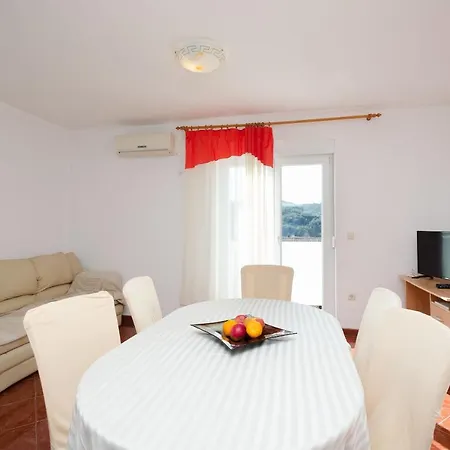 Pela Apartment Lopar