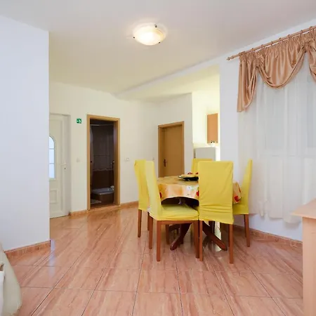 Pela Apartment *