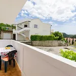 Apartment Pela
