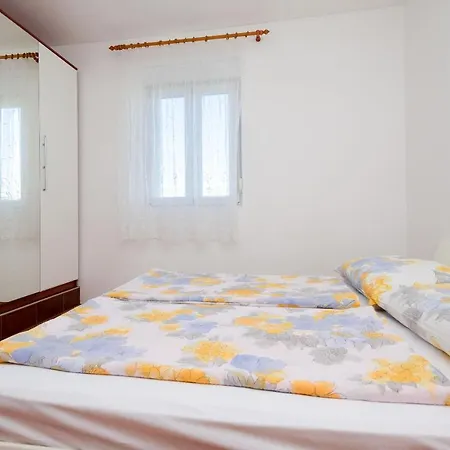 Pela Apartment Lopar