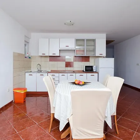 Apartment Pela
