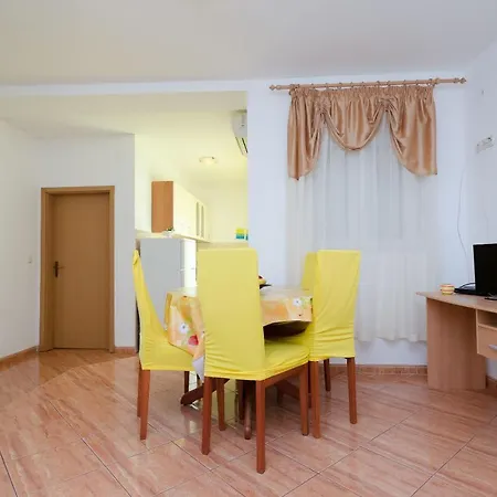 Pela Apartment