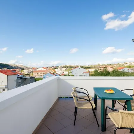 Pela Apartment