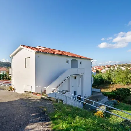 Pela Apartment