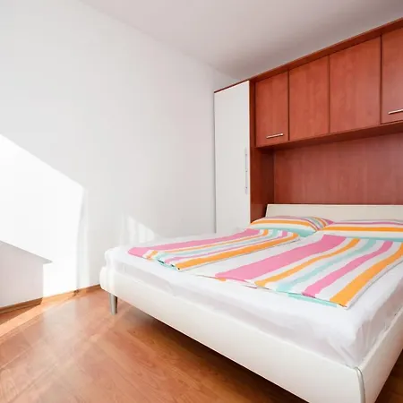 Pela Apartment