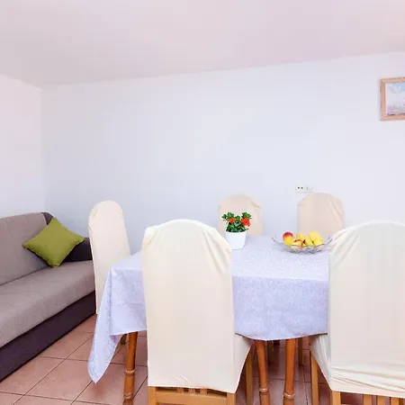Pela Apartment