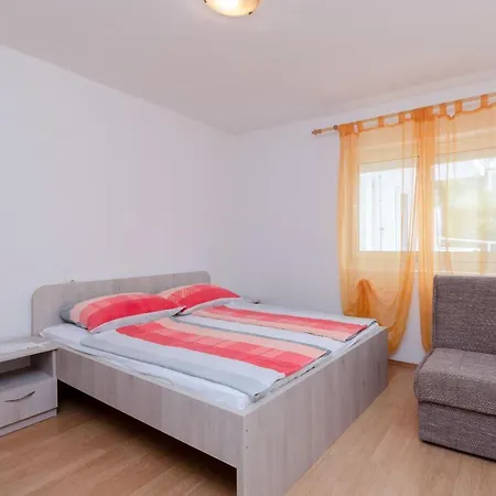 Apartment Pela