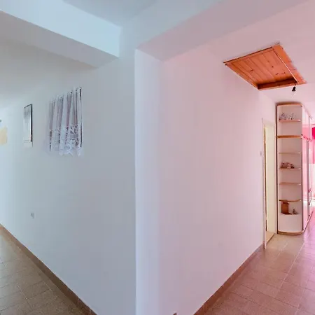 Pela Apartment *